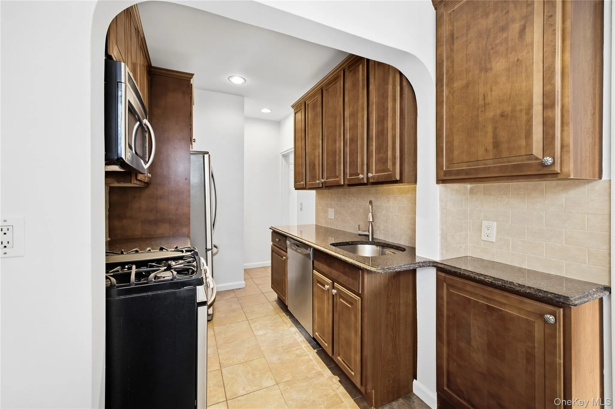 Plenty of Cabinets & Countertops Plenty of Cabinets & Countertops