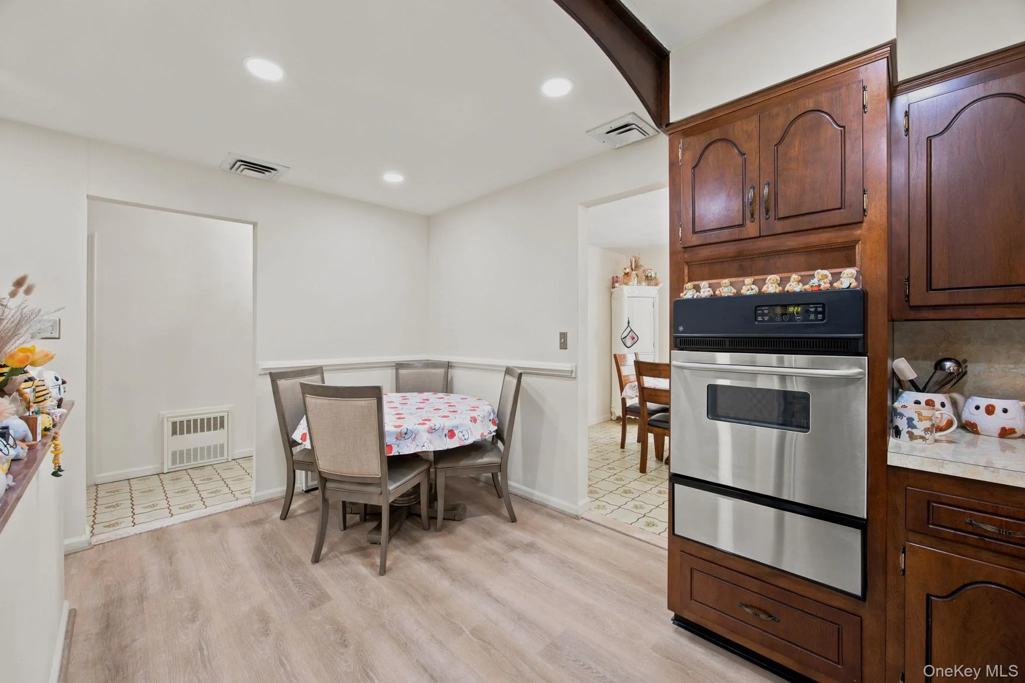 293 85th Avenue, North Hempstead, NY, 3 Bedrooms Bedrooms, 5 Rooms Rooms,2 BathroomsBathrooms,Residential,For Rent,85th,0,1051926 293 85th Avenue, North Hempstead, NY, 3 Bedrooms Bedrooms, 5 Rooms Rooms,2 BathroomsBathrooms,Residential,For Rent,85th,0,1051926