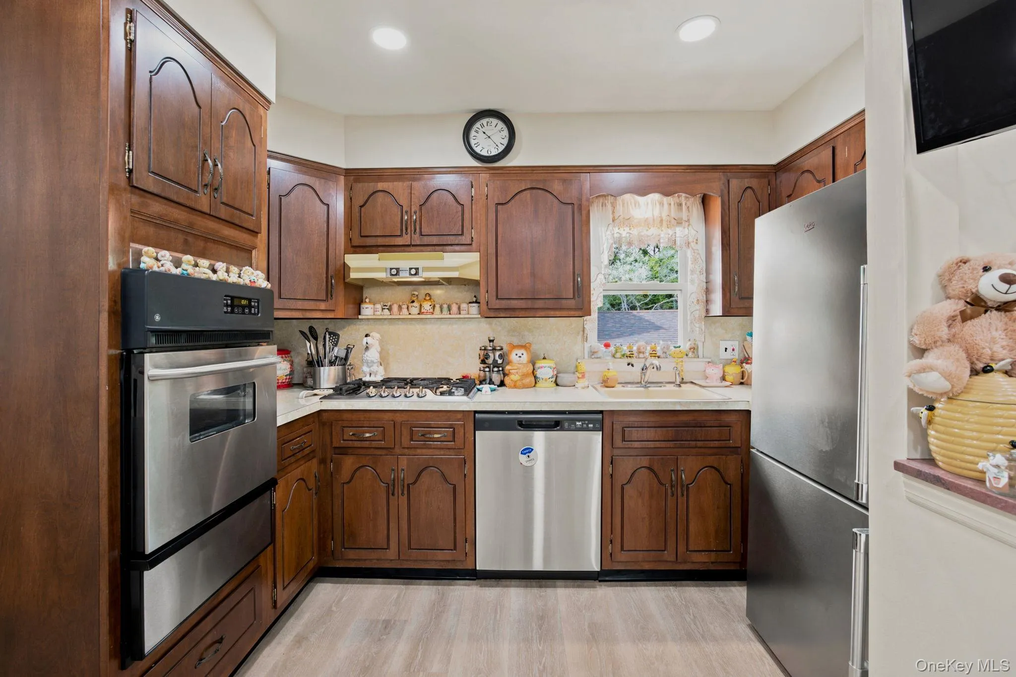 293 85th Avenue, North Hempstead, NY, 3 Bedrooms Bedrooms, 5 Rooms Rooms,2 BathroomsBathrooms,Residential,For Rent,85th,0,1051926 293 85th Avenue, North Hempstead, NY, 3 Bedrooms Bedrooms, 5 Rooms Rooms,2 BathroomsBathrooms,Residential,For Rent,85th,0,1051926