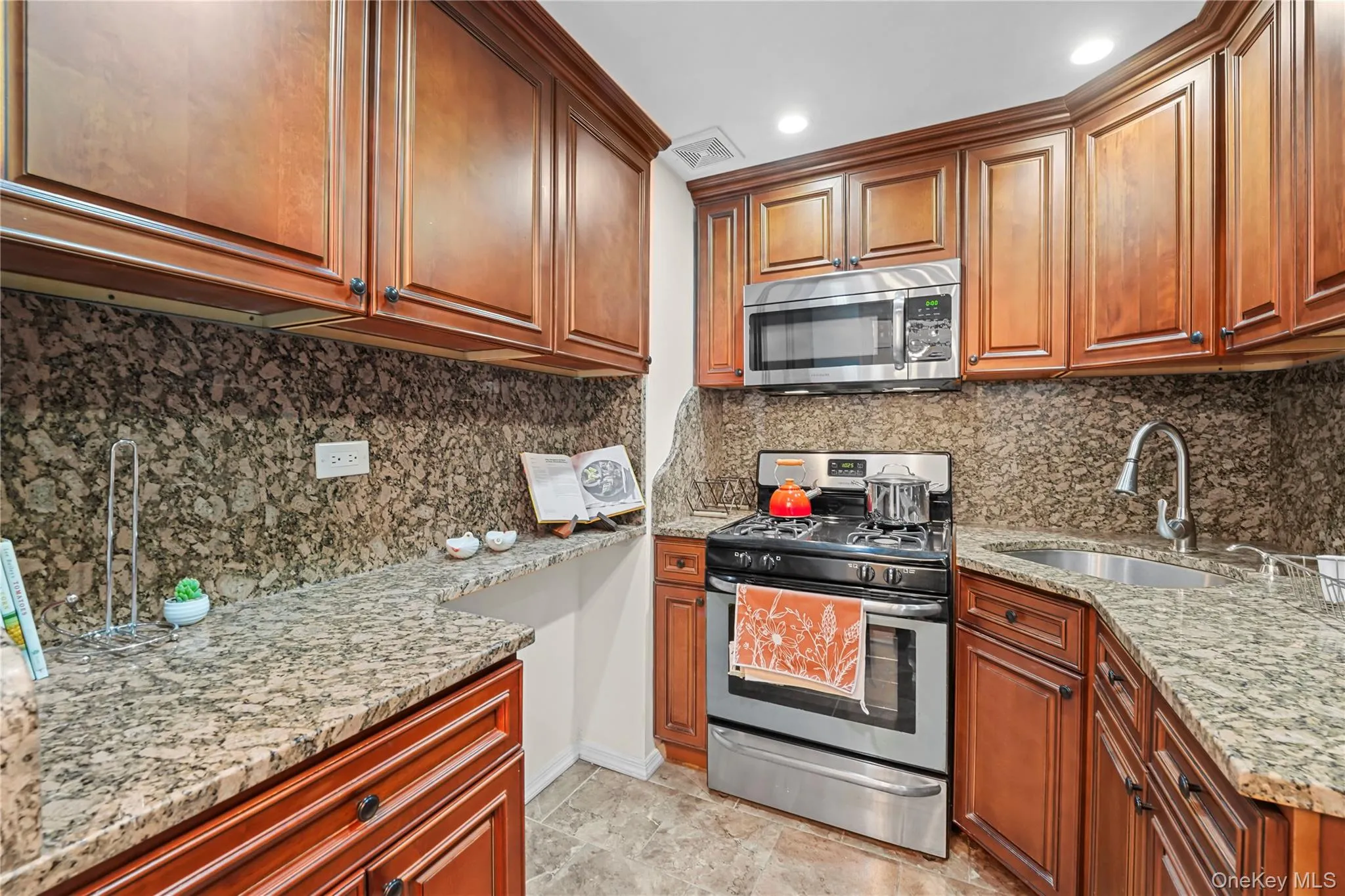 81-11 45th Avenue, New York, NY, 2 Rooms Rooms,1 BathroomBathrooms,Residential,For Rent,45th,0,1051941 81-11 45th Avenue, New York, NY, 2 Rooms Rooms,1 BathroomBathrooms,Residential,For Rent,45th,0,1051941