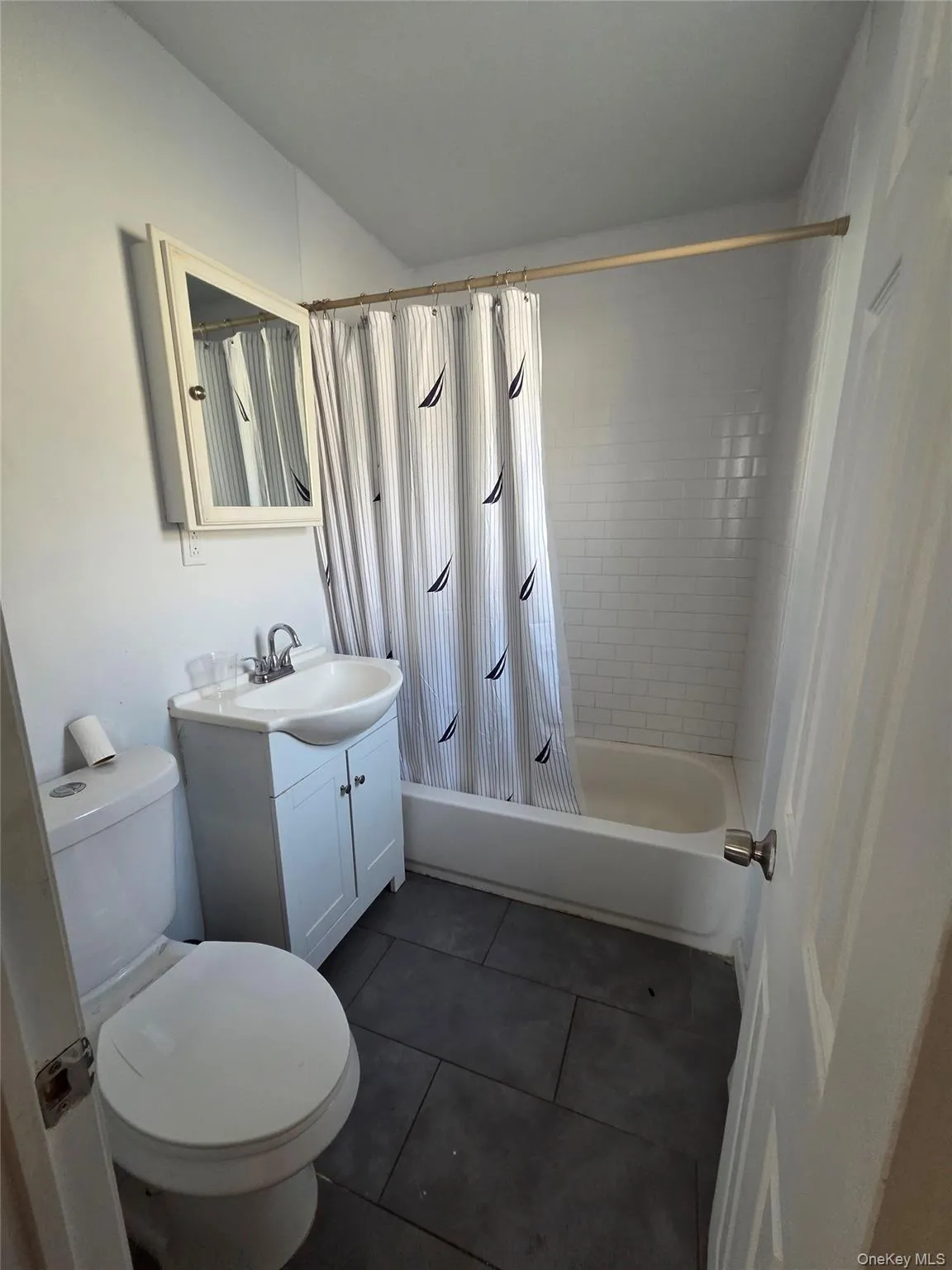128 Pugsley Avenue, New York, NY, 3 Bedrooms Bedrooms, 7 Rooms Rooms,2 BathroomsBathrooms,Residential Lease,For Rent,Pugsley,0,1051945 128 Pugsley Avenue, New York, NY, 3 Bedrooms Bedrooms, 7 Rooms Rooms,2 BathroomsBathrooms,Residential Lease,For Rent,Pugsley,0,1051945