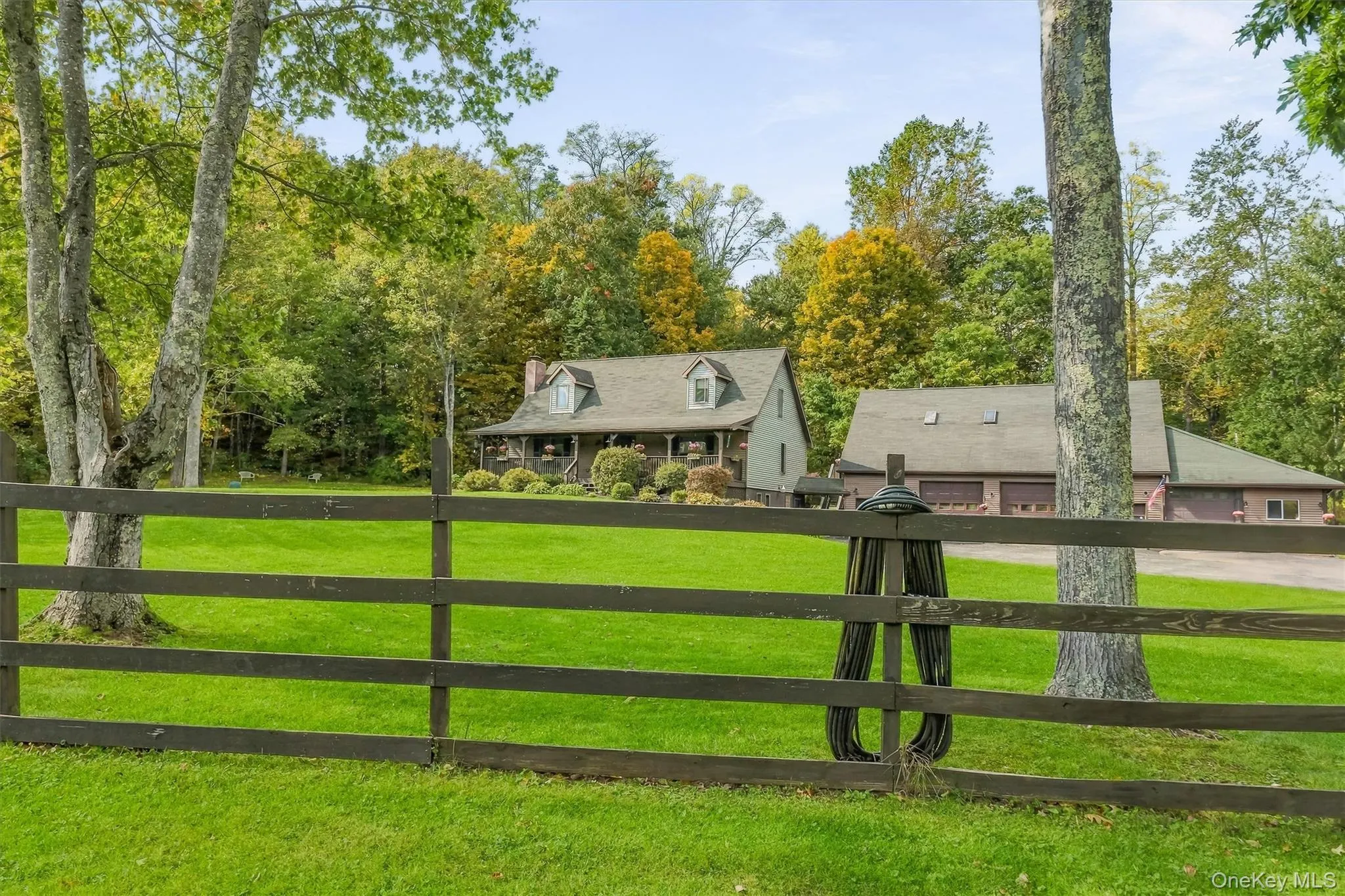 This property very much reminds me of a gentleman's farm. This property very much reminds me of a gentleman's farm.