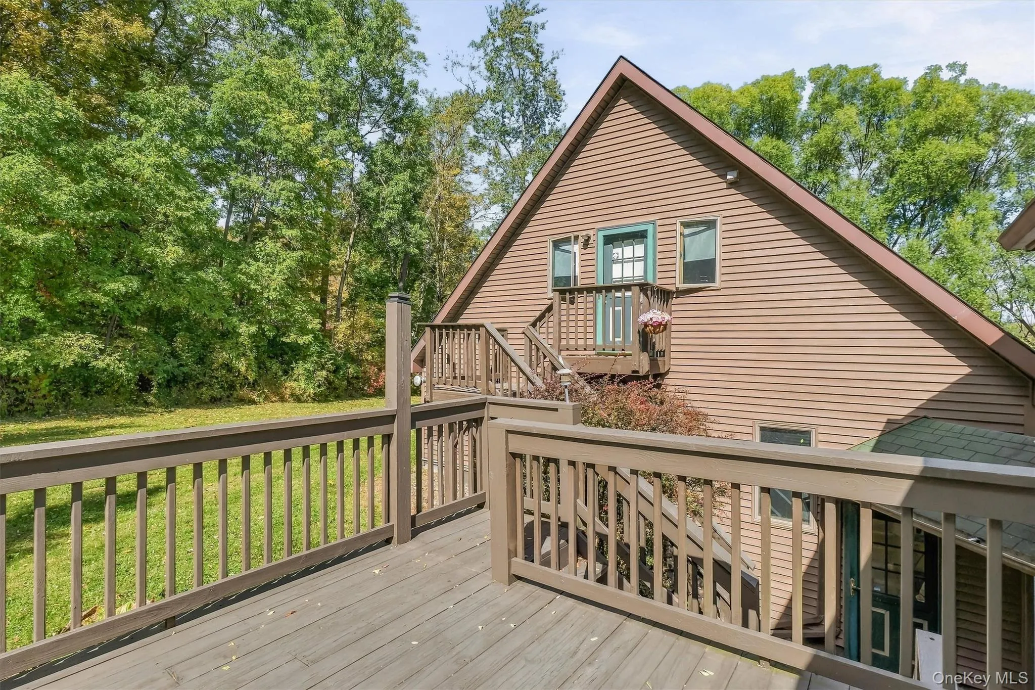 The separate entrance to the office over the garage. The separate entrance to the office over the garage.
