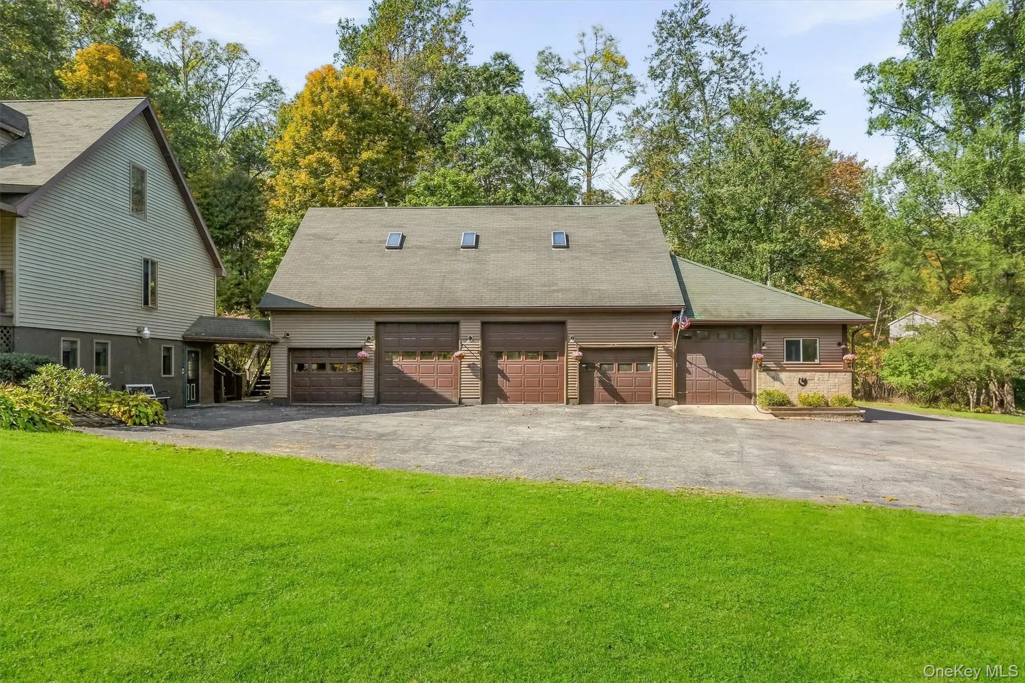 A 48x30 5 bay garage (3 bays with 12' doors!) has so many possibilities! Mechanic shop, workshop, RV storage, toy storage, etc. A 48x30 5 bay garage (3 bays with 12' doors!) has so many possibilities! Mechanic shop, workshop, RV storage, toy storage, etc.
