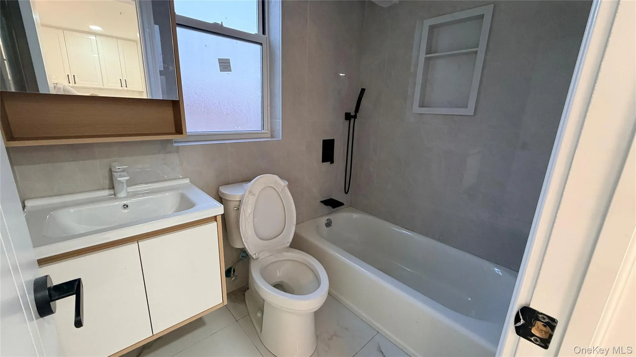 1931 Mayflower Avenue, New York, NY, 3 Bedrooms Bedrooms, 6 Rooms Rooms,2 BathroomsBathrooms,Residential Lease,For Rent,Mayflower,0,1051956 1931 Mayflower Avenue, New York, NY, 3 Bedrooms Bedrooms, 6 Rooms Rooms,2 BathroomsBathrooms,Residential Lease,For Rent,Mayflower,0,1051956