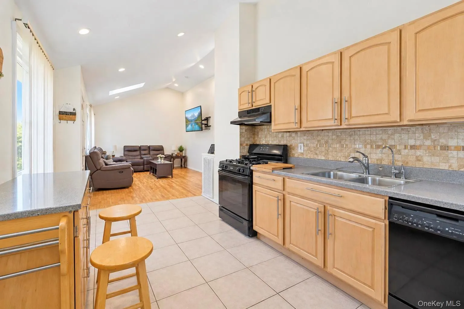8 Norwalk Lane, Brookhaven, NY, 3 Bedrooms Bedrooms, 5 Rooms Rooms,1 BathroomBathrooms,Residential,For Rent,Norwalk,0,1051965 8 Norwalk Lane, Brookhaven, NY, 3 Bedrooms Bedrooms, 5 Rooms Rooms,1 BathroomBathrooms,Residential,For Rent,Norwalk,0,1051965