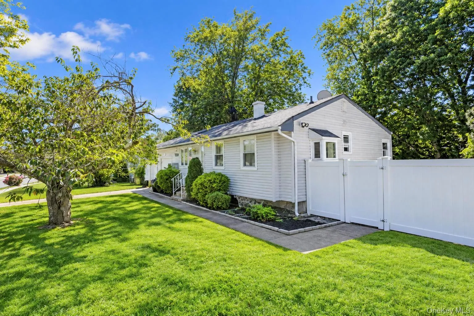 8 Norwalk Lane, Brookhaven, NY, 3 Bedrooms Bedrooms, 5 Rooms Rooms,1 BathroomBathrooms,Residential,For Rent,Norwalk,0,1051965 8 Norwalk Lane, Brookhaven, NY, 3 Bedrooms Bedrooms, 5 Rooms Rooms,1 BathroomBathrooms,Residential,For Rent,Norwalk,0,1051965