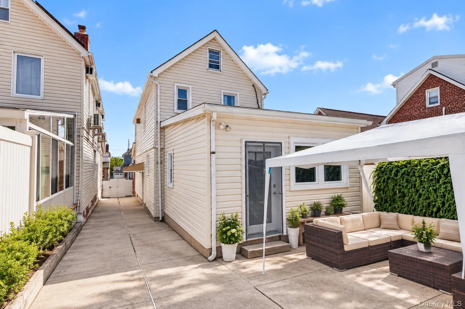 6511 Claran Court, New York, NY, 3 Bedrooms Bedrooms, 7 Rooms Rooms,3 BathroomsBathrooms,Residential,For Rent,Claran,0,1051977 6511 Claran Court, New York, NY, 3 Bedrooms Bedrooms, 7 Rooms Rooms,3 BathroomsBathrooms,Residential,For Rent,Claran,0,1051977