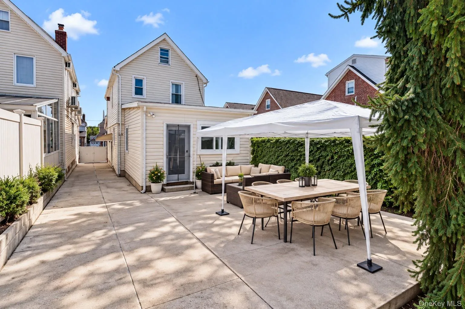 6511 Claran Court, New York, NY, 3 Bedrooms Bedrooms, 7 Rooms Rooms,3 BathroomsBathrooms,Residential,For Rent,Claran,0,1051977 6511 Claran Court, New York, NY, 3 Bedrooms Bedrooms, 7 Rooms Rooms,3 BathroomsBathrooms,Residential,For Rent,Claran,0,1051977