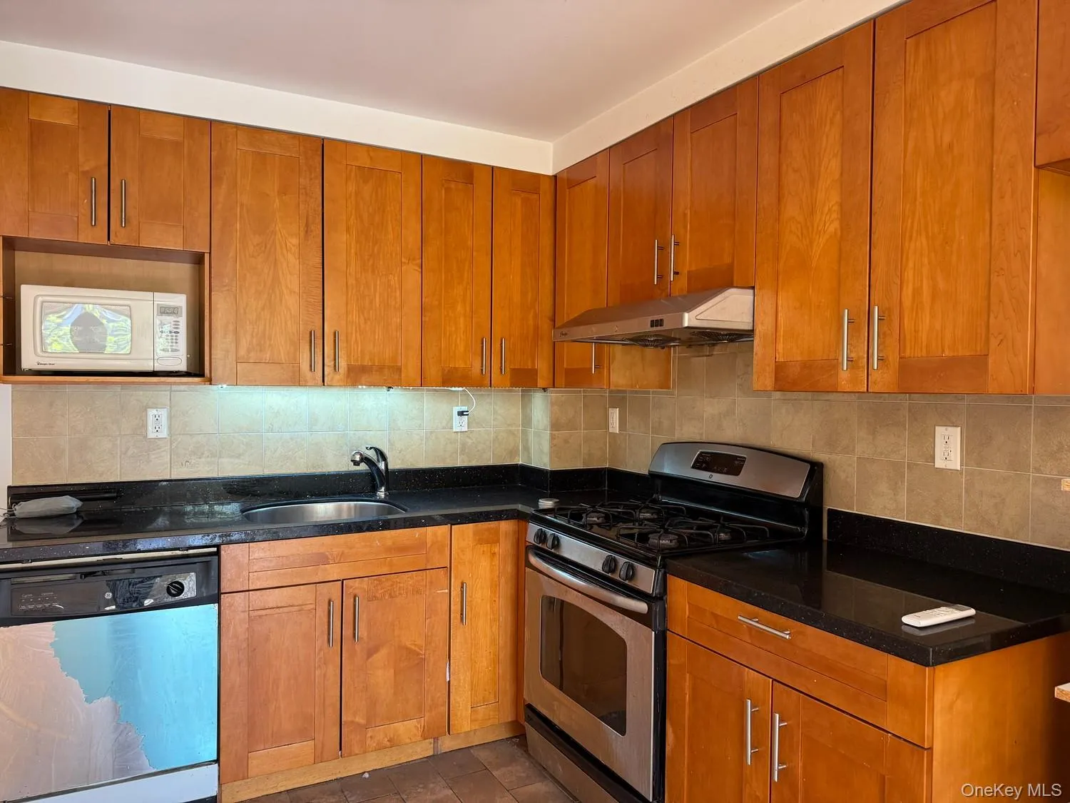 93-05 37th Avenue, New York, NY, 2 Bedrooms Bedrooms, 5 Rooms Rooms,2 BathroomsBathrooms,Residential,For Rent,37th,0,1051978 93-05 37th Avenue, New York, NY, 2 Bedrooms Bedrooms, 5 Rooms Rooms,2 BathroomsBathrooms,Residential,For Rent,37th,0,1051978