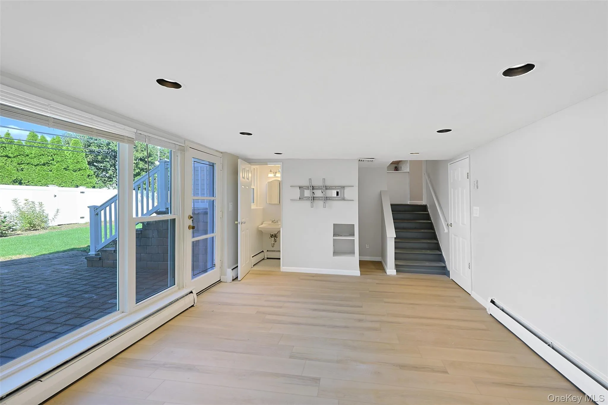 25 Hollywood Drive, Oyster Bay, NY, 3 Bedrooms Bedrooms, 8 Rooms Rooms,2 BathroomsBathrooms,Residential Lease,For Rent,Hollywood,0,1051982 25 Hollywood Drive, Oyster Bay, NY, 3 Bedrooms Bedrooms, 8 Rooms Rooms,2 BathroomsBathrooms,Residential Lease,For Rent,Hollywood,0,1051982