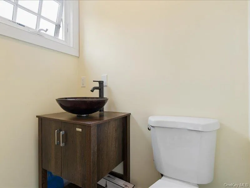 25105 Main Road, Southold, NY, 4 Bedrooms Bedrooms, 9 Rooms Rooms,3 BathroomsBathrooms,Residential,For Rent,Main,0,1051989 25105 Main Road, Southold, NY, 4 Bedrooms Bedrooms, 9 Rooms Rooms,3 BathroomsBathrooms,Residential,For Rent,Main,0,1051989