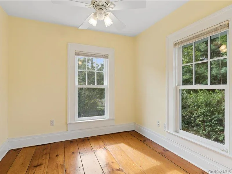 Upstairs Den with Hardwood Floors Upstairs Den with Hardwood Floors