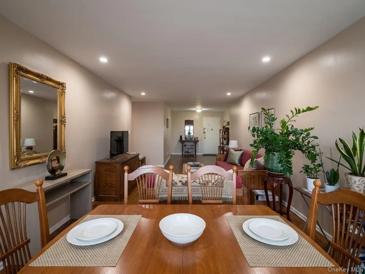 9430 60th Avenue, New York, NY, 3 Bedrooms Bedrooms, 6 Rooms Rooms,1 BathroomBathrooms,Residential,For Rent,60th,0,1051995 9430 60th Avenue, New York, NY, 3 Bedrooms Bedrooms, 6 Rooms Rooms,1 BathroomBathrooms,Residential,For Rent,60th,0,1051995