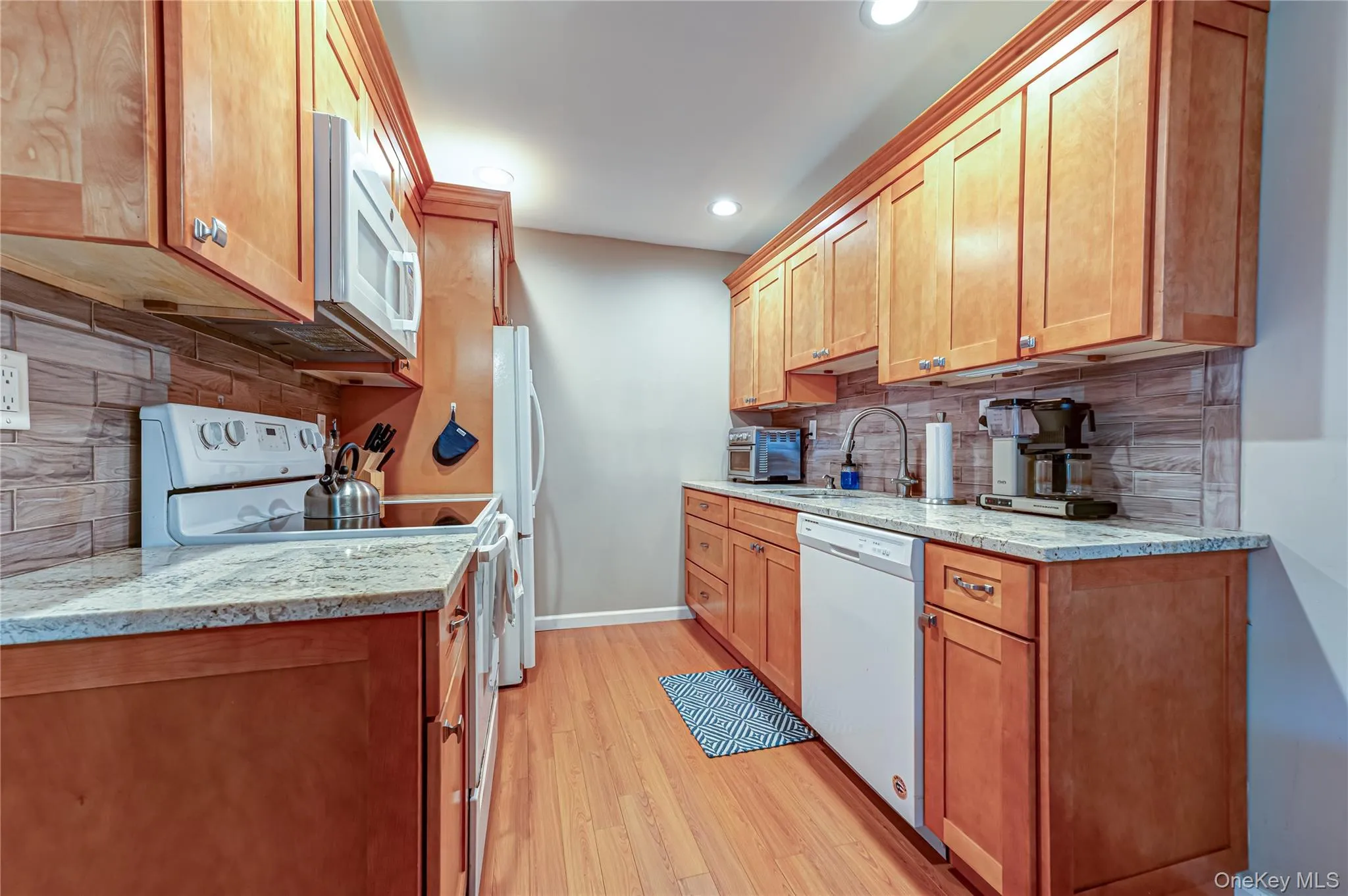 85 Richmond Boulevard, Islip, NY, 2 Bedrooms Bedrooms, 5 Rooms Rooms,1 BathroomBathrooms,Residential,For Rent,Richmond,0,1051999 85 Richmond Boulevard, Islip, NY, 2 Bedrooms Bedrooms, 5 Rooms Rooms,1 BathroomBathrooms,Residential,For Rent,Richmond,0,1051999