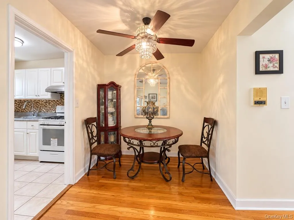 69-12 138th St, New York, NY, 1 Bedroom Bedrooms, 4 Rooms Rooms,1 BathroomBathrooms,Residential,For Rent,138th St,0,1052004 69-12 138th St, New York, NY, 1 Bedroom Bedrooms, 4 Rooms Rooms,1 BathroomBathrooms,Residential,For Rent,138th St,0,1052004