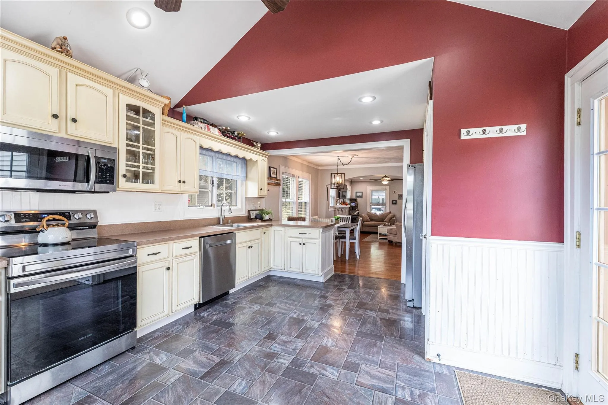 97 Highland Avenue, Brookhaven, NY, 3 Bedrooms Bedrooms, 6 Rooms Rooms,1 BathroomBathrooms,Residential,For Rent,Highland,0,1052005 97 Highland Avenue, Brookhaven, NY, 3 Bedrooms Bedrooms, 6 Rooms Rooms,1 BathroomBathrooms,Residential,For Rent,Highland,0,1052005