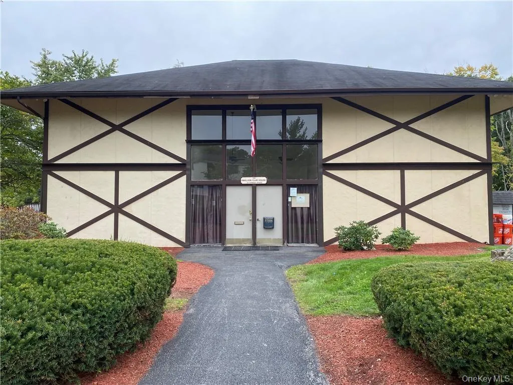 CLUBHOUSE CLUBHOUSE