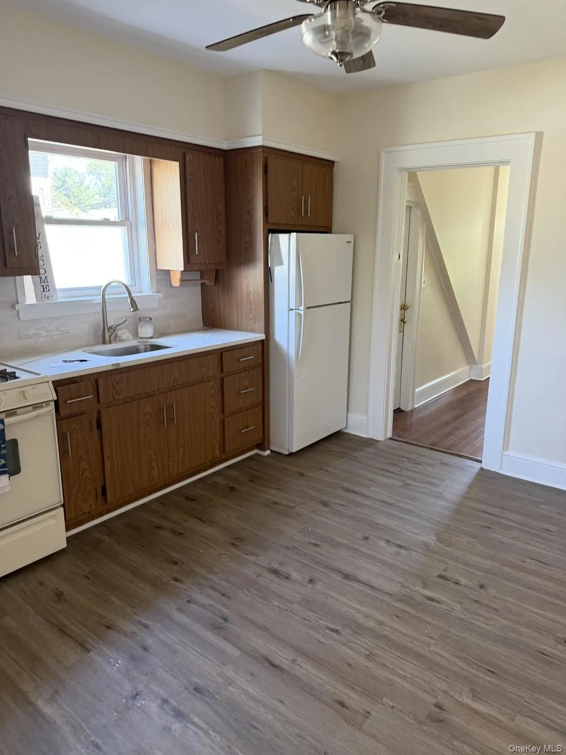 15 Miller Street, Glen Cove, NY, 1 Bedroom Bedrooms, 4 Rooms Rooms,1 BathroomBathrooms,Residential Lease,For Rent,Miller,0,1052014 15 Miller Street, Glen Cove, NY, 1 Bedroom Bedrooms, 4 Rooms Rooms,1 BathroomBathrooms,Residential Lease,For Rent,Miller,0,1052014