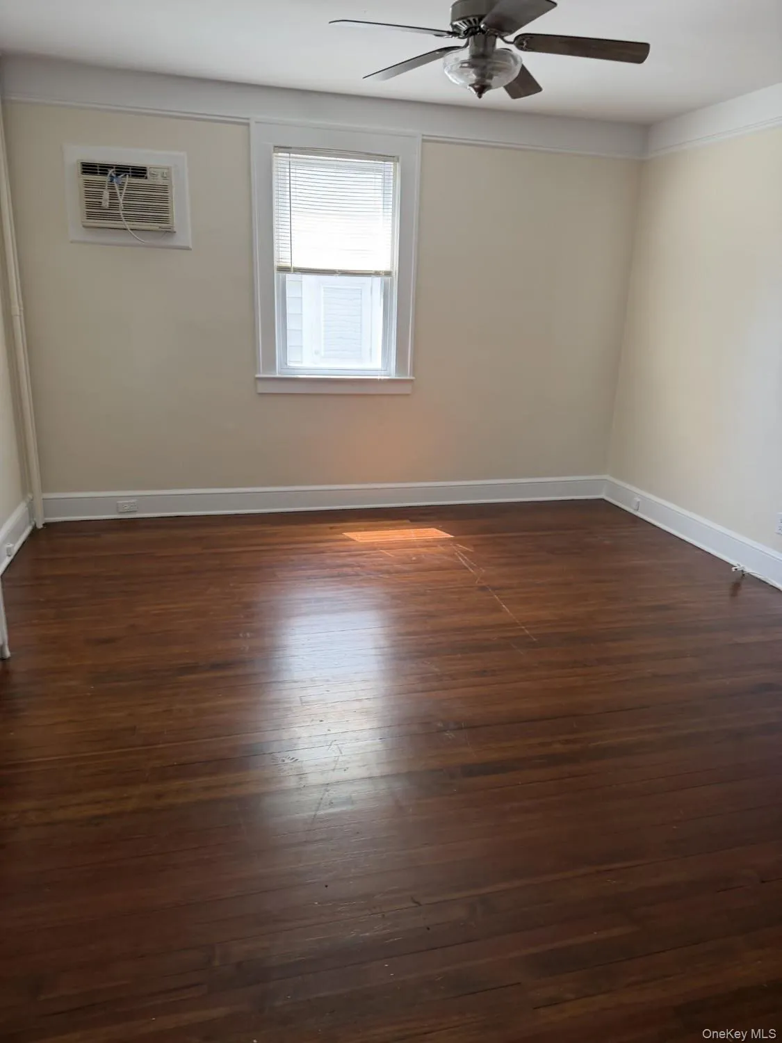 15 Miller Street, Glen Cove, NY, 1 Bedroom Bedrooms, 4 Rooms Rooms,1 BathroomBathrooms,Residential Lease,For Rent,Miller,0,1052014 15 Miller Street, Glen Cove, NY, 1 Bedroom Bedrooms, 4 Rooms Rooms,1 BathroomBathrooms,Residential Lease,For Rent,Miller,0,1052014
