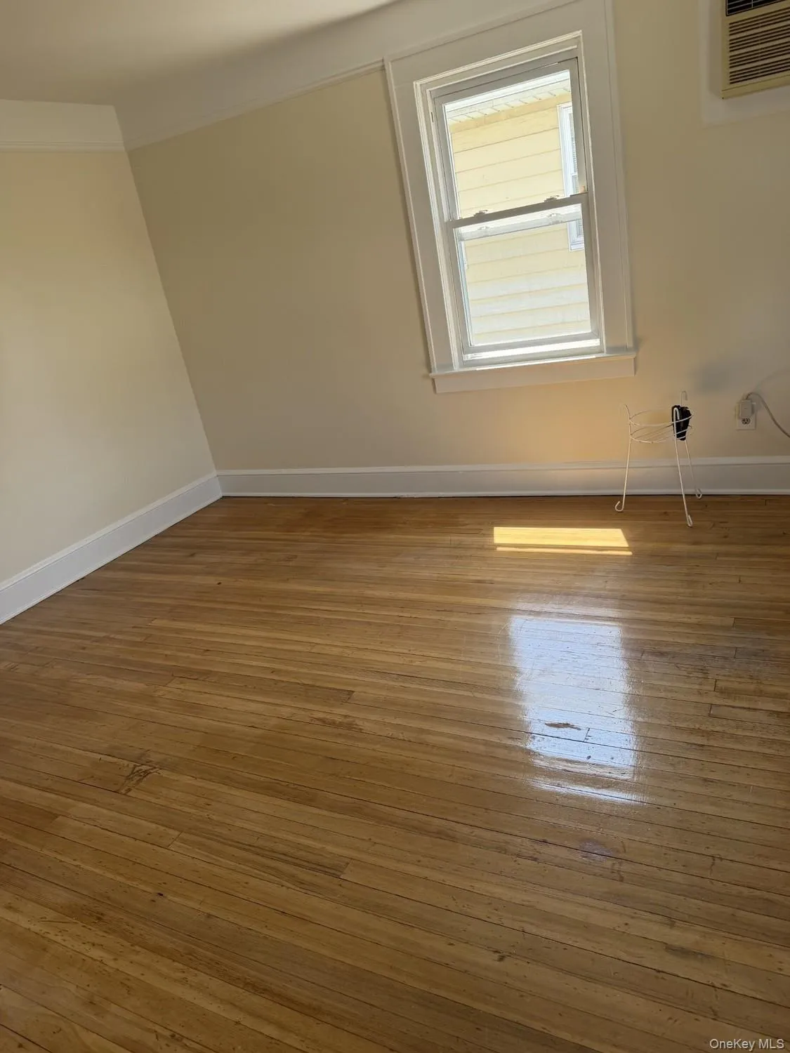 15 Miller Street, Glen Cove, NY, 1 Bedroom Bedrooms, 3 Rooms Rooms,1 BathroomBathrooms,Residential Lease,For Rent,Miller,0,1052019 15 Miller Street, Glen Cove, NY, 1 Bedroom Bedrooms, 3 Rooms Rooms,1 BathroomBathrooms,Residential Lease,For Rent,Miller,0,1052019