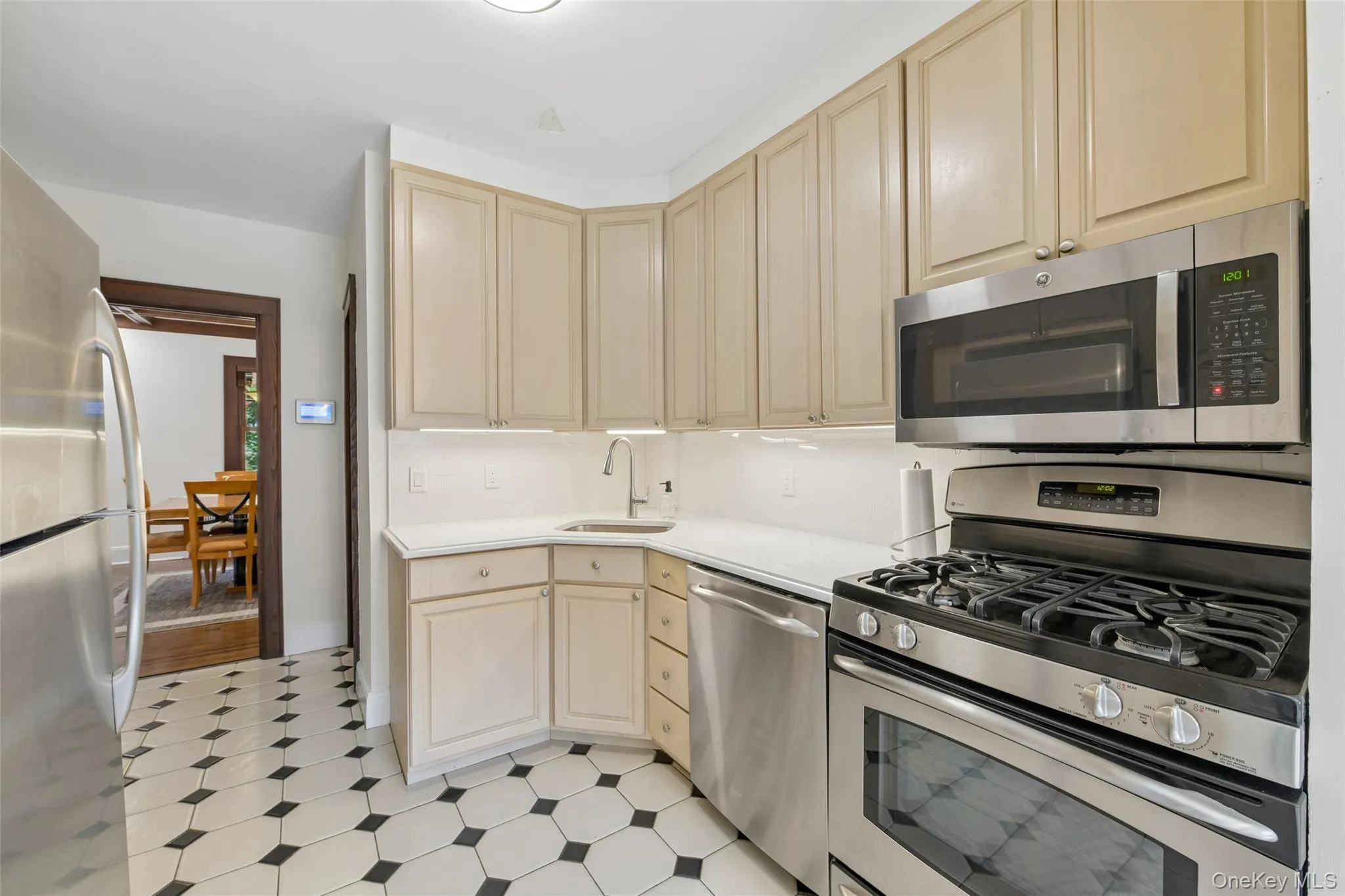 206 Glenmore Street, North Hempstead, NY, 3 Bedrooms Bedrooms, 7 Rooms Rooms,1 BathroomBathrooms,Residential,For Rent,Glenmore,0,1052028 206 Glenmore Street, North Hempstead, NY, 3 Bedrooms Bedrooms, 7 Rooms Rooms,1 BathroomBathrooms,Residential,For Rent,Glenmore,0,1052028