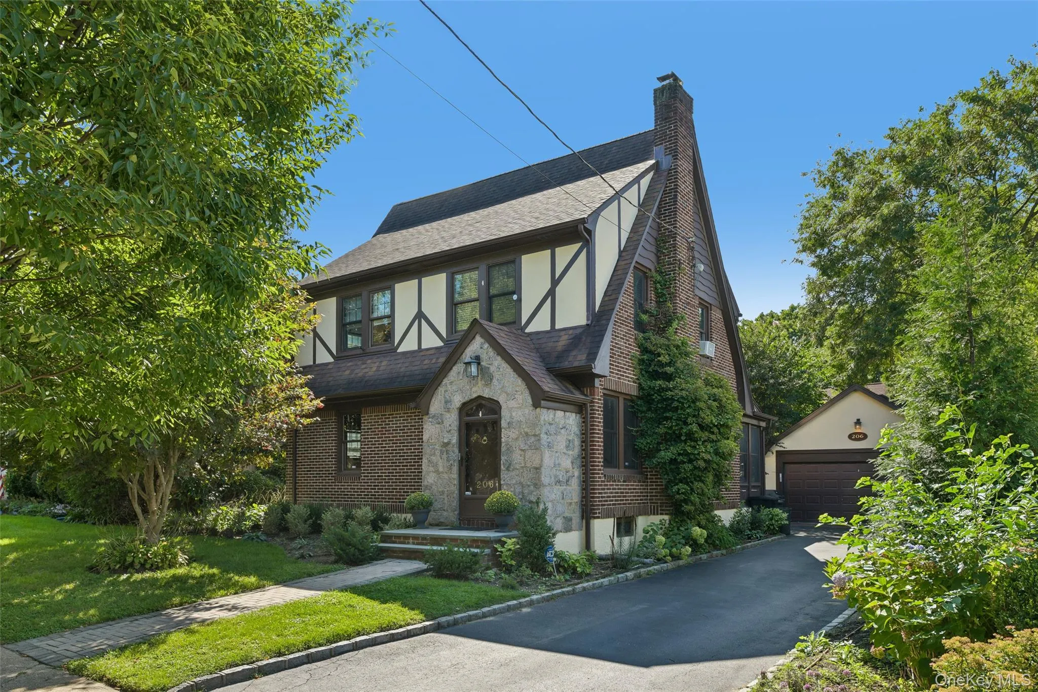 206 Glenmore Street, North Hempstead, NY, 3 Bedrooms Bedrooms, 7 Rooms Rooms,1 BathroomBathrooms,Residential,For Rent,Glenmore,0,1052028 206 Glenmore Street, North Hempstead, NY, 3 Bedrooms Bedrooms, 7 Rooms Rooms,1 BathroomBathrooms,Residential,For Rent,Glenmore,0,1052028