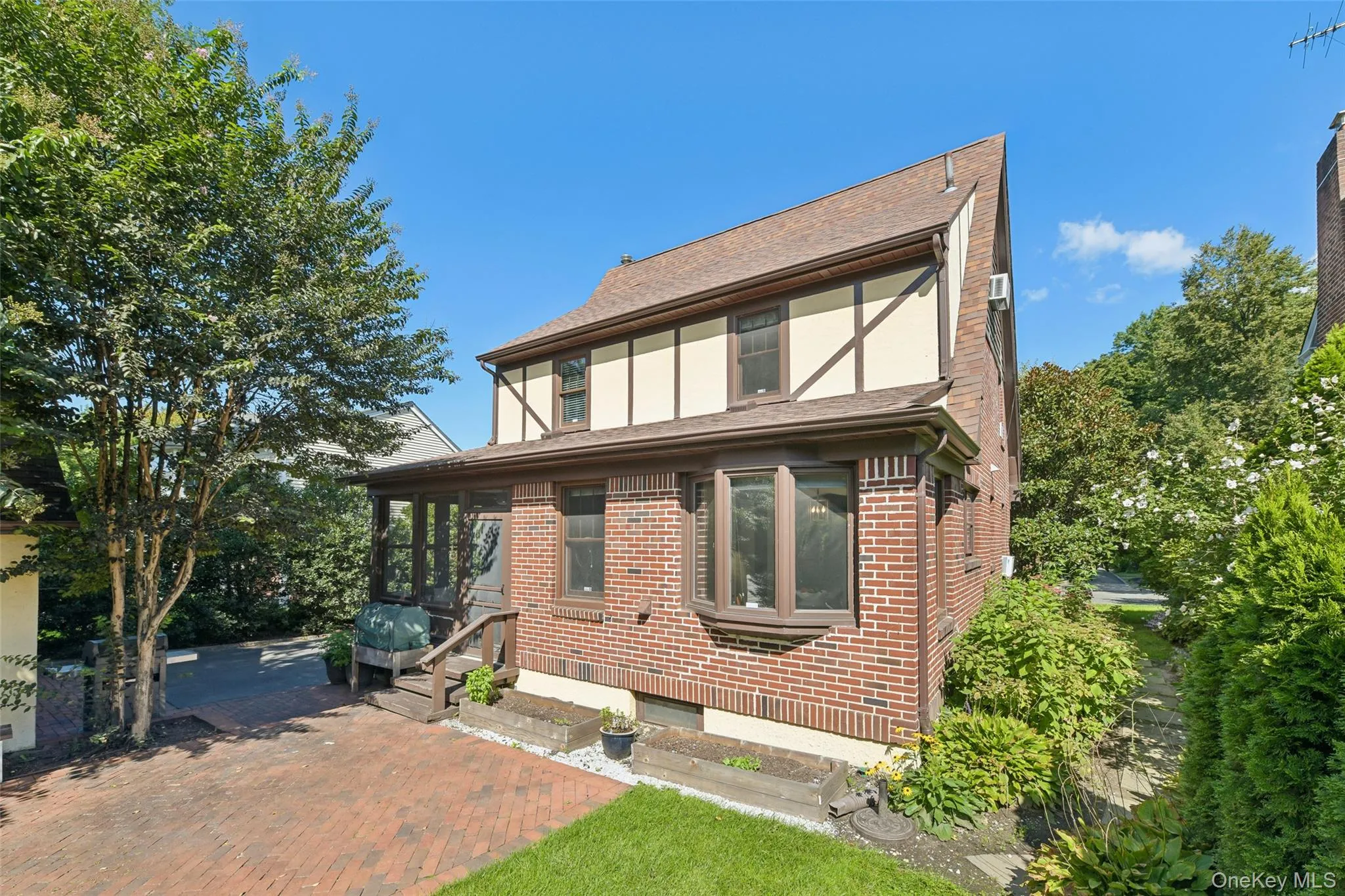 206 Glenmore Street, North Hempstead, NY, 3 Bedrooms Bedrooms, 7 Rooms Rooms,1 BathroomBathrooms,Residential,For Rent,Glenmore,0,1052028 206 Glenmore Street, North Hempstead, NY, 3 Bedrooms Bedrooms, 7 Rooms Rooms,1 BathroomBathrooms,Residential,For Rent,Glenmore,0,1052028