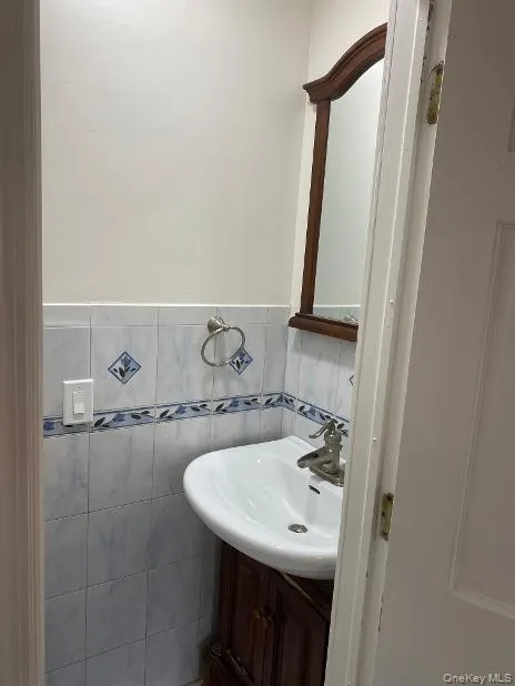 85-25 Kendrick Place, New York, NY, 3 Bedrooms Bedrooms, 6 Rooms Rooms,1 BathroomBathrooms,Residential Lease,For Rent,Kendrick Place,0,1052044 85-25 Kendrick Place, New York, NY, 3 Bedrooms Bedrooms, 6 Rooms Rooms,1 BathroomBathrooms,Residential Lease,For Rent,Kendrick Place,0,1052044
