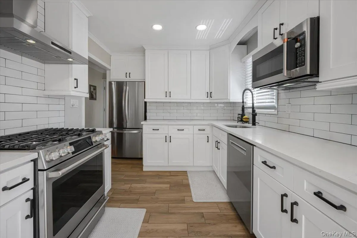 2014 Central Drive, Hempstead, NY, 3 Bedrooms Bedrooms, 6 Rooms Rooms,2 BathroomsBathrooms,Residential,For Rent,Central,0,1052052 2014 Central Drive, Hempstead, NY, 3 Bedrooms Bedrooms, 6 Rooms Rooms,2 BathroomsBathrooms,Residential,For Rent,Central,0,1052052