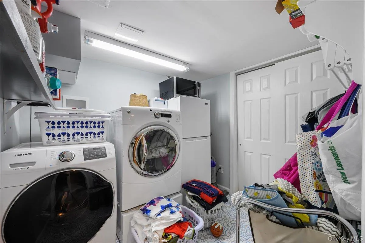 2014 Central Drive, Hempstead, NY, 3 Bedrooms Bedrooms, 6 Rooms Rooms,2 BathroomsBathrooms,Residential,For Rent,Central,0,1052052 2014 Central Drive, Hempstead, NY, 3 Bedrooms Bedrooms, 6 Rooms Rooms,2 BathroomsBathrooms,Residential,For Rent,Central,0,1052052