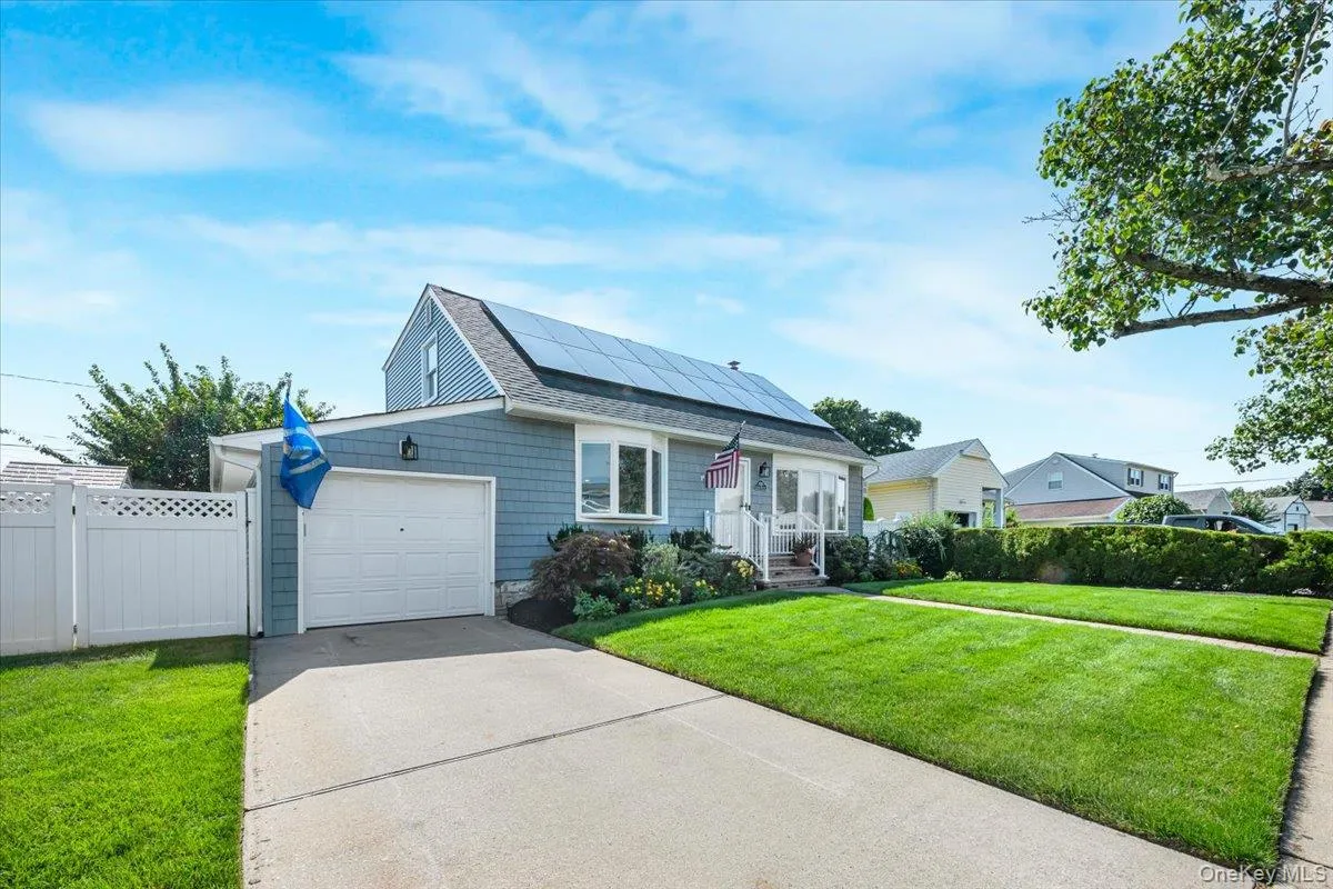 2014 Central Drive, Hempstead, NY, 3 Bedrooms Bedrooms, 6 Rooms Rooms,2 BathroomsBathrooms,Residential,For Rent,Central,0,1052052 2014 Central Drive, Hempstead, NY, 3 Bedrooms Bedrooms, 6 Rooms Rooms,2 BathroomsBathrooms,Residential,For Rent,Central,0,1052052