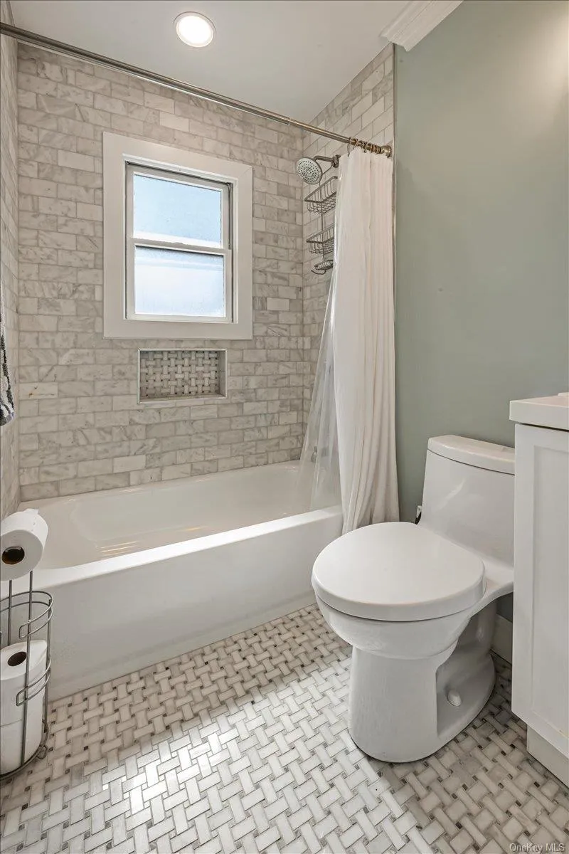 2014 Central Drive, Hempstead, NY, 3 Bedrooms Bedrooms, 6 Rooms Rooms,2 BathroomsBathrooms,Residential,For Rent,Central,0,1052052 2014 Central Drive, Hempstead, NY, 3 Bedrooms Bedrooms, 6 Rooms Rooms,2 BathroomsBathrooms,Residential,For Rent,Central,0,1052052