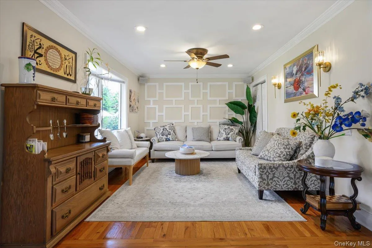2014 Central Drive, Hempstead, NY, 3 Bedrooms Bedrooms, 6 Rooms Rooms,2 BathroomsBathrooms,Residential,For Rent,Central,0,1052052 2014 Central Drive, Hempstead, NY, 3 Bedrooms Bedrooms, 6 Rooms Rooms,2 BathroomsBathrooms,Residential,For Rent,Central,0,1052052
