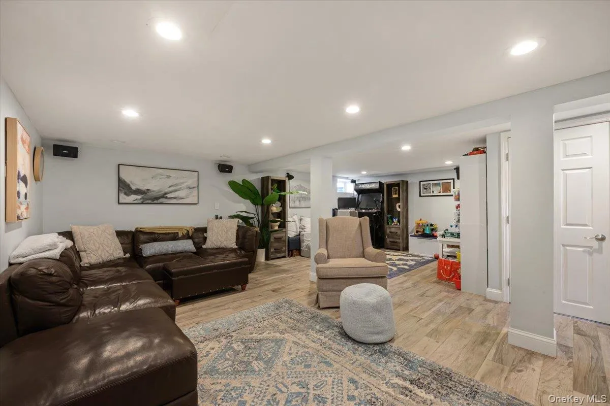 2014 Central Drive, Hempstead, NY, 3 Bedrooms Bedrooms, 6 Rooms Rooms,2 BathroomsBathrooms,Residential,For Rent,Central,0,1052052 2014 Central Drive, Hempstead, NY, 3 Bedrooms Bedrooms, 6 Rooms Rooms,2 BathroomsBathrooms,Residential,For Rent,Central,0,1052052