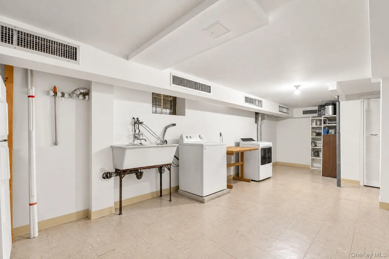 25 Manger Circle, Pelham, NY, 4 Bedrooms Bedrooms, 10 Rooms Rooms,3 BathroomsBathrooms,Residential,For Rent,Manger,0,1052076 25 Manger Circle, Pelham, NY, 4 Bedrooms Bedrooms, 10 Rooms Rooms,3 BathroomsBathrooms,Residential,For Rent,Manger,0,1052076
