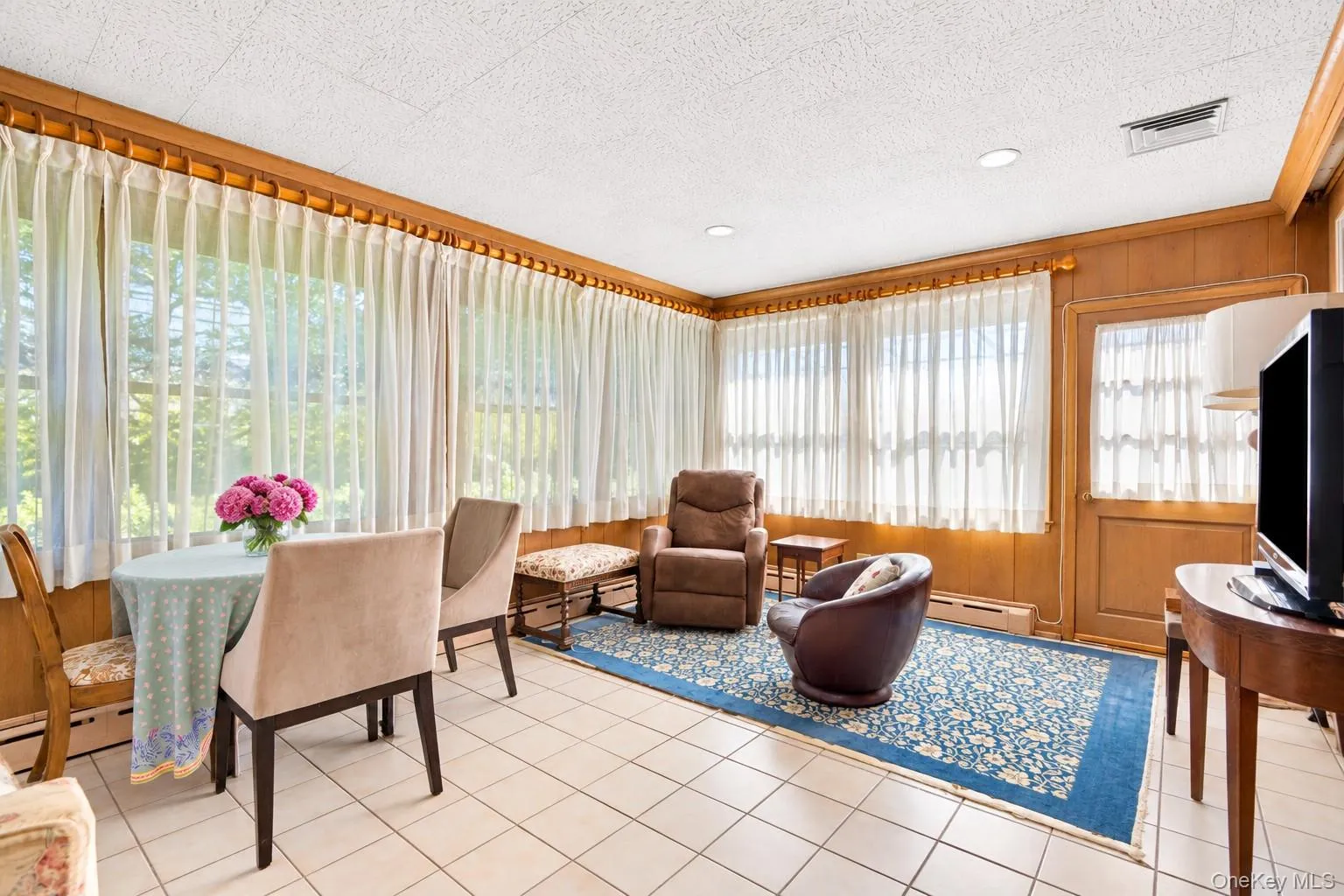 25 Manger Circle, Pelham, NY, 4 Bedrooms Bedrooms, 10 Rooms Rooms,3 BathroomsBathrooms,Residential,For Rent,Manger,0,1052076 25 Manger Circle, Pelham, NY, 4 Bedrooms Bedrooms, 10 Rooms Rooms,3 BathroomsBathrooms,Residential,For Rent,Manger,0,1052076