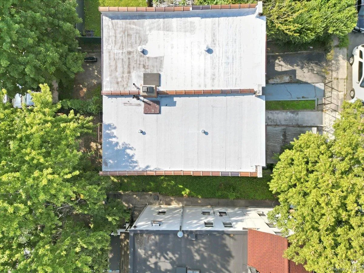 4814 Murdock Avenue, New York, NY, 3 Bedrooms Bedrooms, 8 Rooms Rooms,2 BathroomsBathrooms,Residential,For Rent,Murdock,0,1052084 4814 Murdock Avenue, New York, NY, 3 Bedrooms Bedrooms, 8 Rooms Rooms,2 BathroomsBathrooms,Residential,For Rent,Murdock,0,1052084