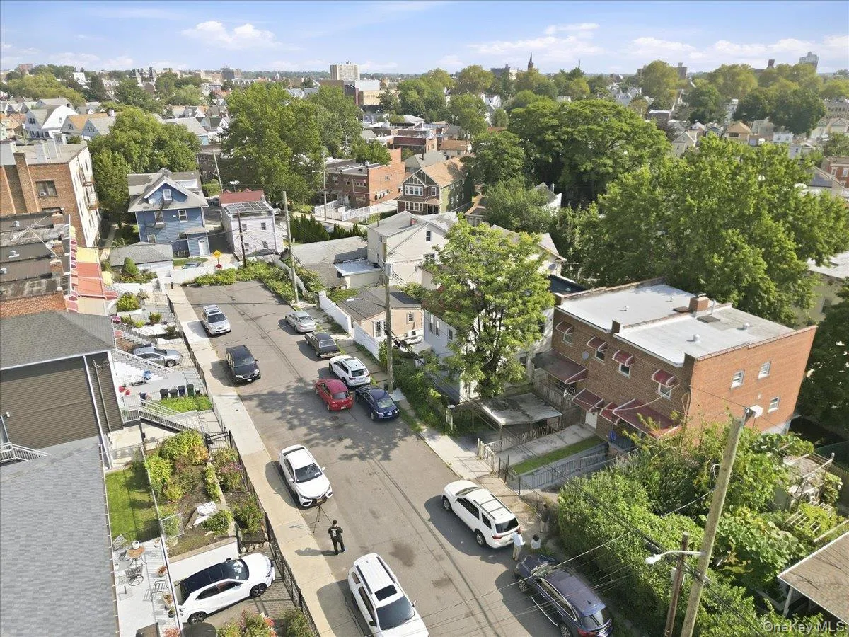 4814 Murdock Avenue, New York, NY, 3 Bedrooms Bedrooms, 8 Rooms Rooms,2 BathroomsBathrooms,Residential,For Rent,Murdock,0,1052084 4814 Murdock Avenue, New York, NY, 3 Bedrooms Bedrooms, 8 Rooms Rooms,2 BathroomsBathrooms,Residential,For Rent,Murdock,0,1052084