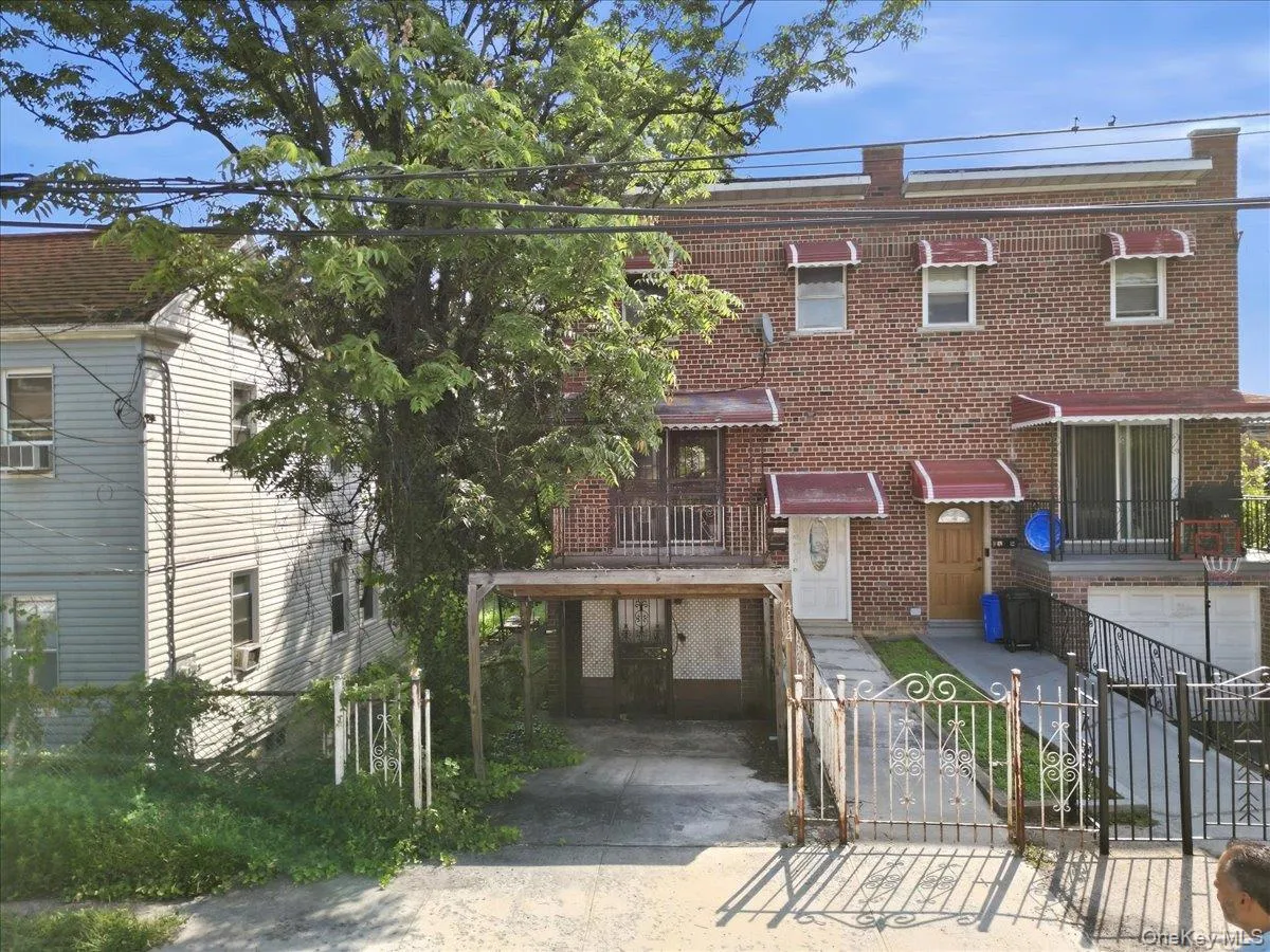 4814 Murdock Avenue, New York, NY, 3 Bedrooms Bedrooms, 8 Rooms Rooms,2 BathroomsBathrooms,Residential,For Rent,Murdock,0,1052084 4814 Murdock Avenue, New York, NY, 3 Bedrooms Bedrooms, 8 Rooms Rooms,2 BathroomsBathrooms,Residential,For Rent,Murdock,0,1052084