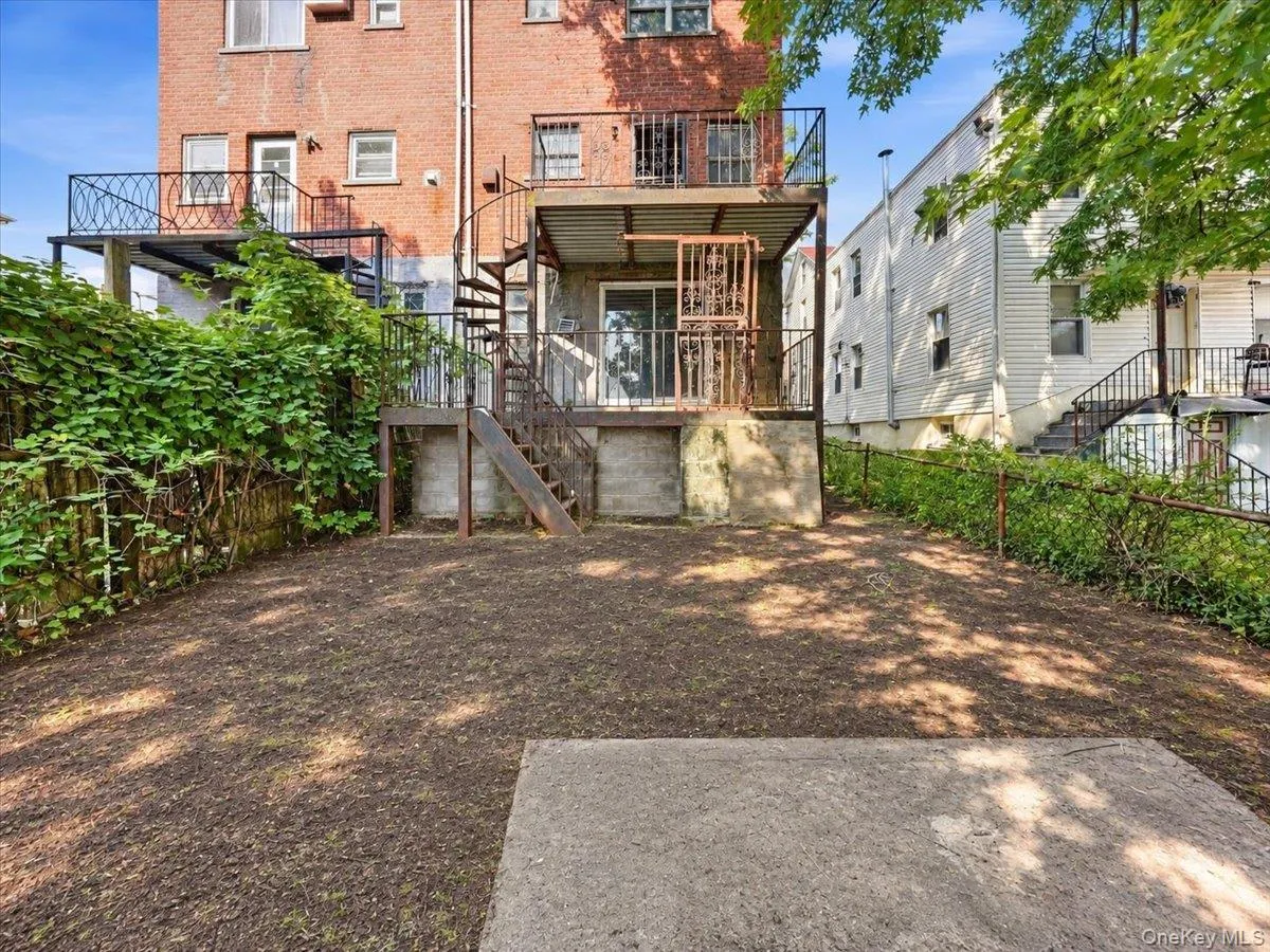 4814 Murdock Avenue, New York, NY, 3 Bedrooms Bedrooms, 8 Rooms Rooms,2 BathroomsBathrooms,Residential,For Rent,Murdock,0,1052084 4814 Murdock Avenue, New York, NY, 3 Bedrooms Bedrooms, 8 Rooms Rooms,2 BathroomsBathrooms,Residential,For Rent,Murdock,0,1052084