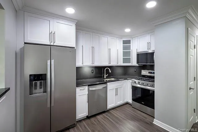 10 Joyner Place, Brookhaven, NY, 1 Bedroom Bedrooms, 4 Rooms Rooms,1 BathroomBathrooms,Residential Lease,For Rent,Joyner,0,1052120 10 Joyner Place, Brookhaven, NY, 1 Bedroom Bedrooms, 4 Rooms Rooms,1 BathroomBathrooms,Residential Lease,For Rent,Joyner,0,1052120