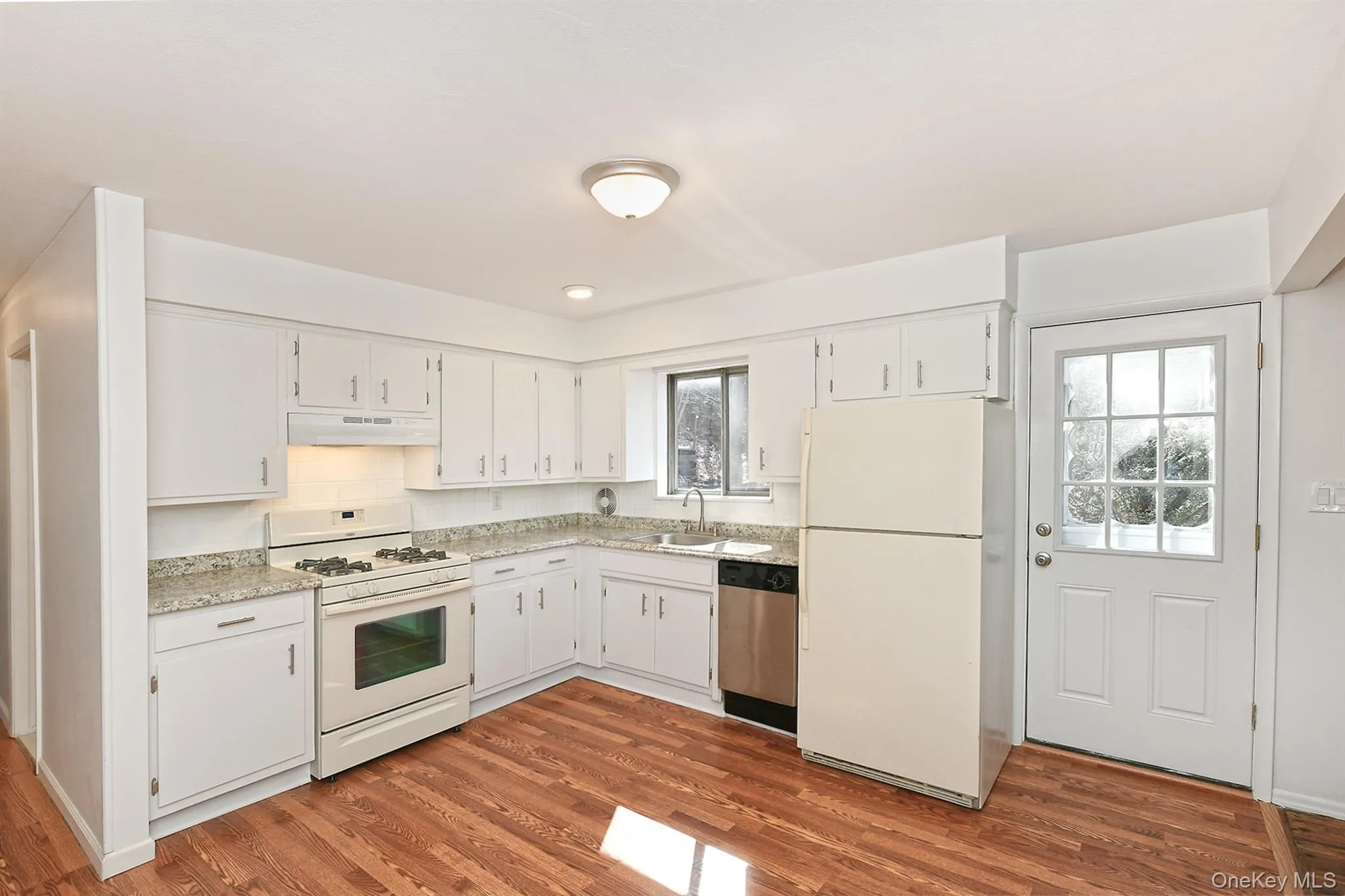 8 Harbor Hill Road, Glen Cove, NY, 2 Bedrooms Bedrooms, 6 Rooms Rooms,1 BathroomBathrooms,Residential Lease,For Rent,Harbor Hill,0,1052123 8 Harbor Hill Road, Glen Cove, NY, 2 Bedrooms Bedrooms, 6 Rooms Rooms,1 BathroomBathrooms,Residential Lease,For Rent,Harbor Hill,0,1052123