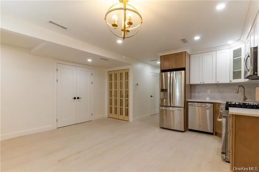 1231 Putnam Avenue, New York, NY, 2 Bedroom Bedrooms, 3 Room Rooms,1 BathroomBathrooms,Residential Lease,For Rent,Putnam,0,1052124 1231 Putnam Avenue, New York, NY, 2 Bedroom Bedrooms, 3 Room Rooms,1 BathroomBathrooms,Residential Lease,For Rent,Putnam,0,1052124
