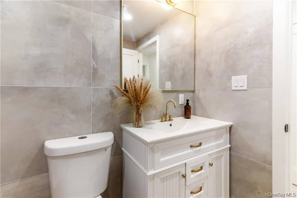 1231 Putnam Avenue, New York, NY, 2 Bedroom Bedrooms, 3 Room Rooms,1 BathroomBathrooms,Residential Lease,For Rent,Putnam,0,1052124 1231 Putnam Avenue, New York, NY, 2 Bedroom Bedrooms, 3 Room Rooms,1 BathroomBathrooms,Residential Lease,For Rent,Putnam,0,1052124