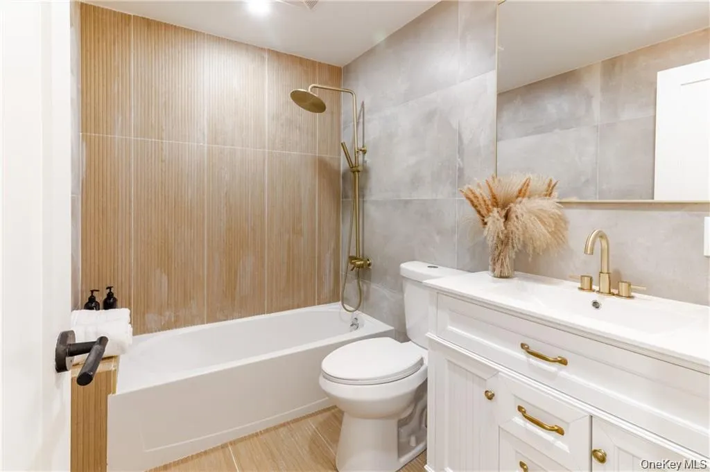 1231 Putnam Avenue, New York, NY, 2 Bedroom Bedrooms, 3 Room Rooms,1 BathroomBathrooms,Residential Lease,For Rent,Putnam,0,1052124 1231 Putnam Avenue, New York, NY, 2 Bedroom Bedrooms, 3 Room Rooms,1 BathroomBathrooms,Residential Lease,For Rent,Putnam,0,1052124