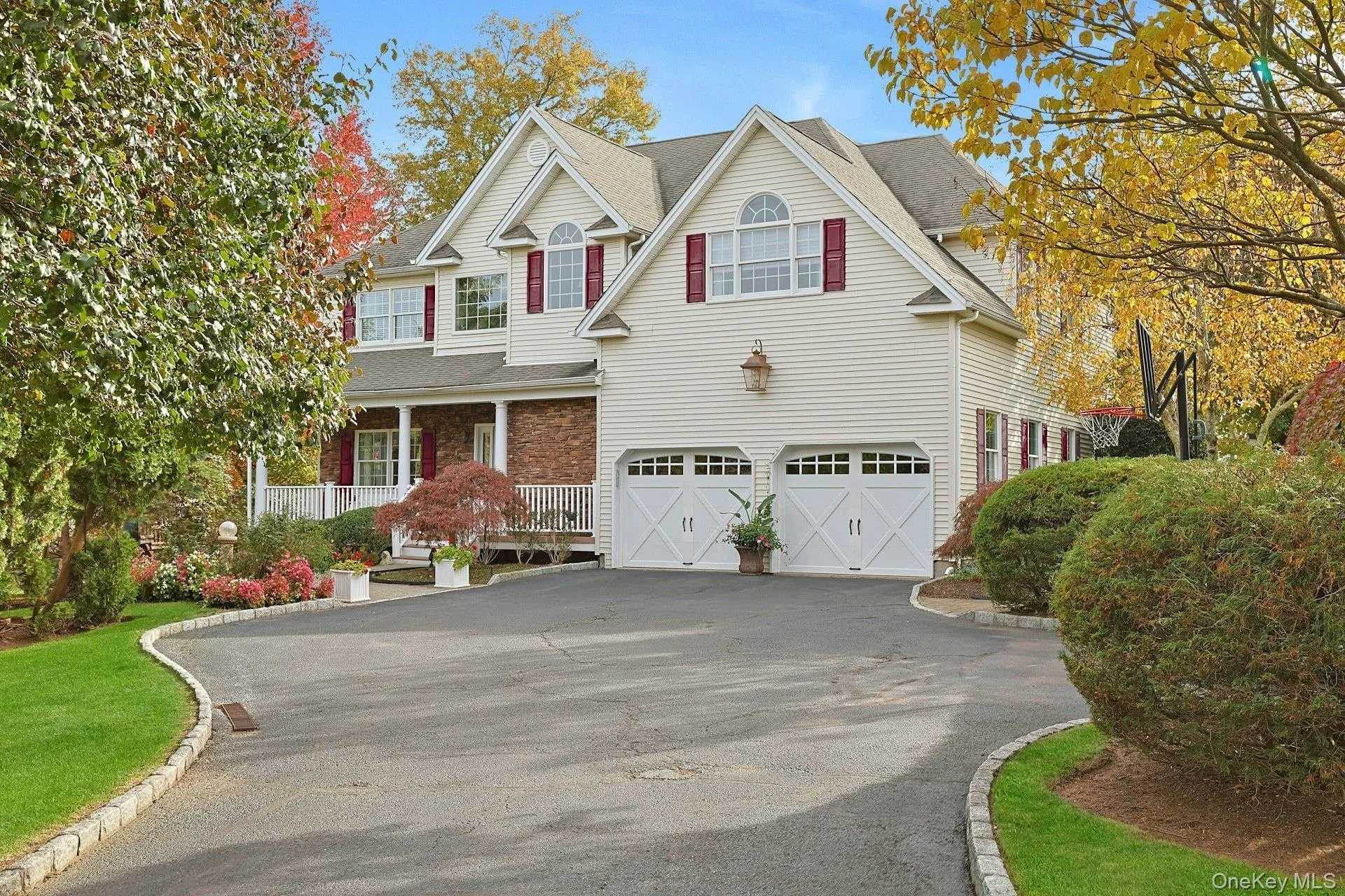 Plenty of Parking for Family and Guests, Dovetail Design For Ease of Turning around Plenty of Parking for Family and Guests, Dovetail Design For Ease of Turning around