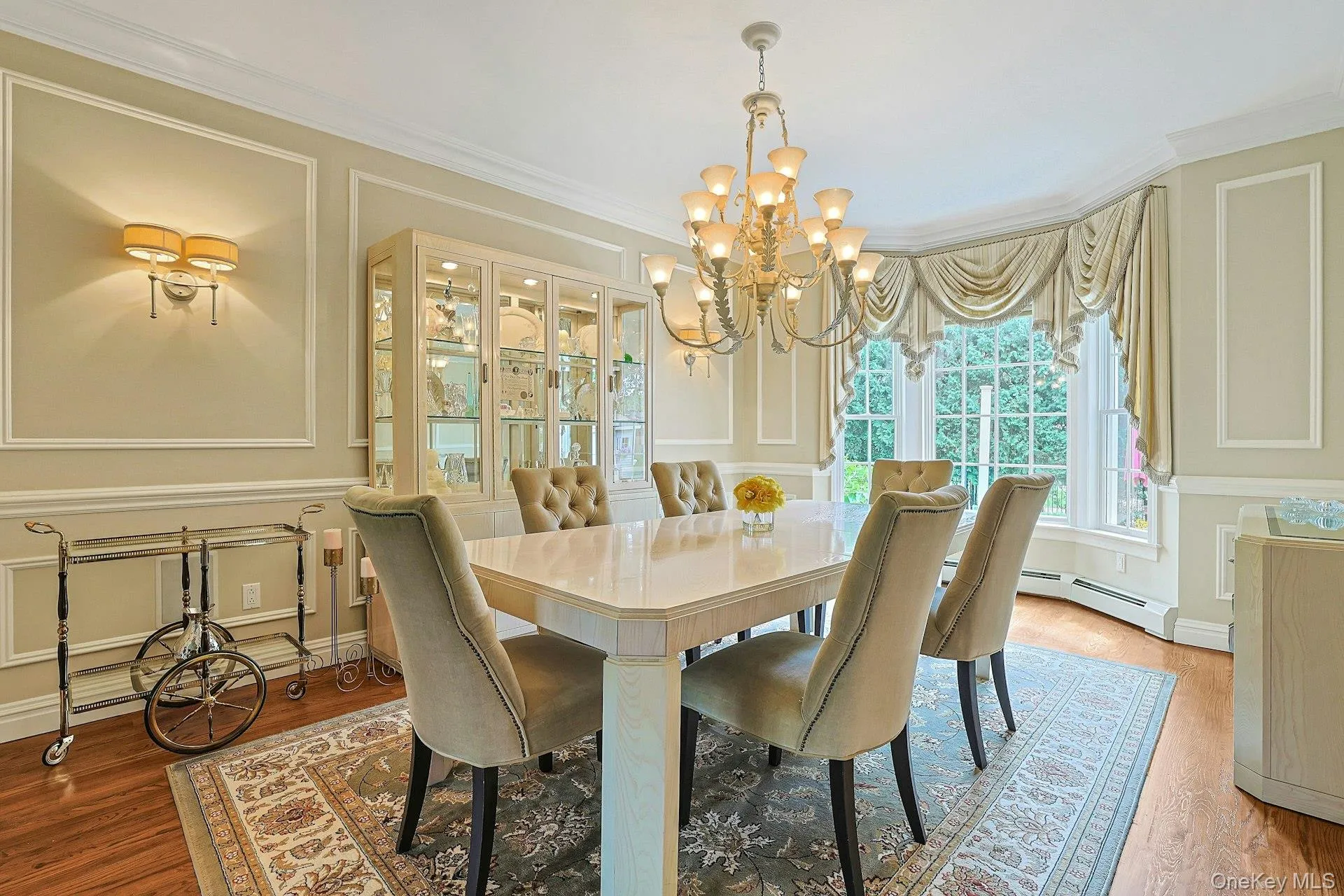 Sconce Lighting, Bay Window, Enlarged Crown & Picture Frame Moulding, Built-in Speakers Sconce Lighting, Bay Window, Enlarged Crown & Picture Frame Moulding, Built-in Speakers