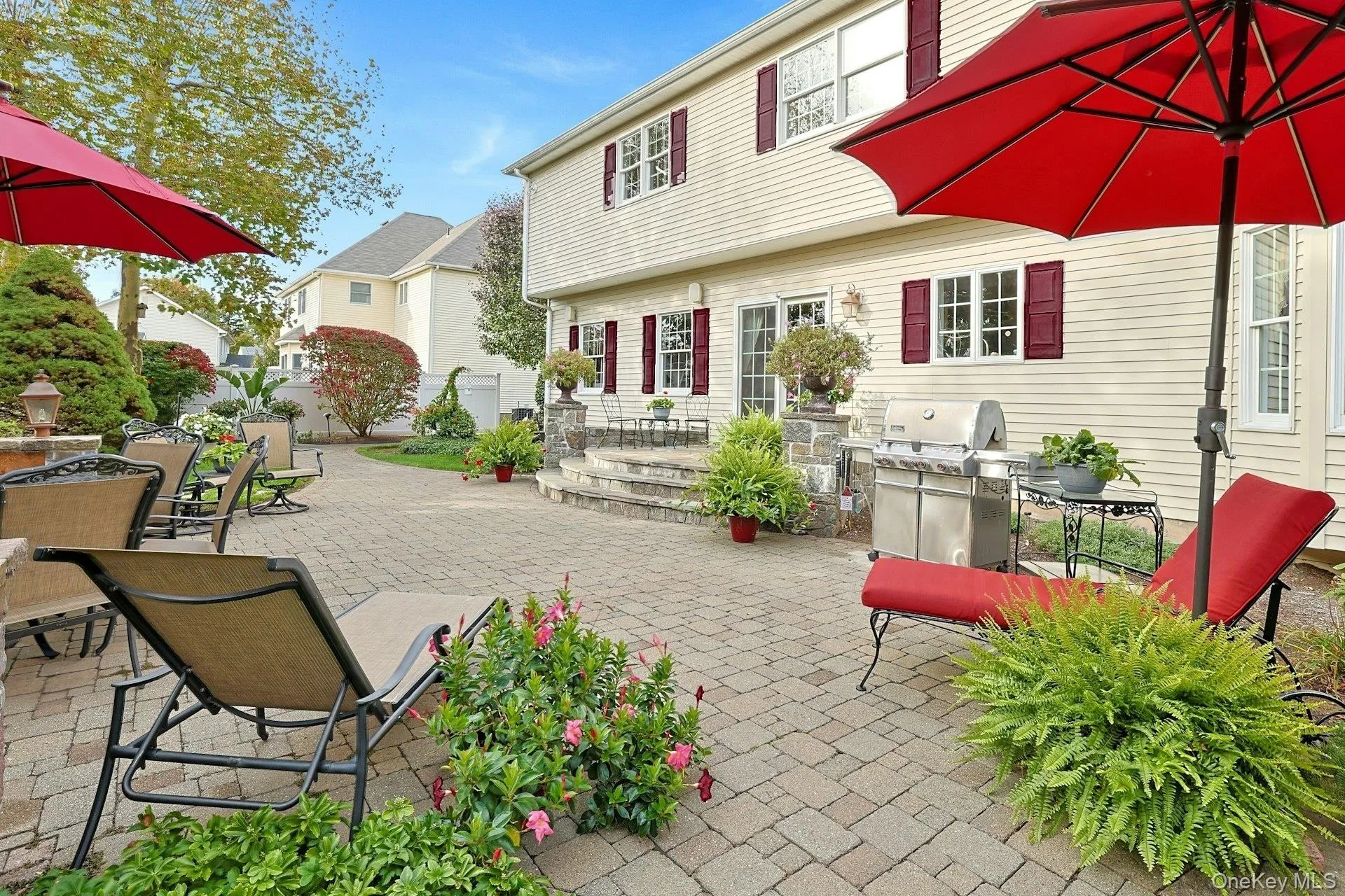 Large Patio W/Granite Stone Sitting Walls for Family Gatherings and BBQ's Large Patio W/Granite Stone Sitting Walls for Family Gatherings and BBQ's