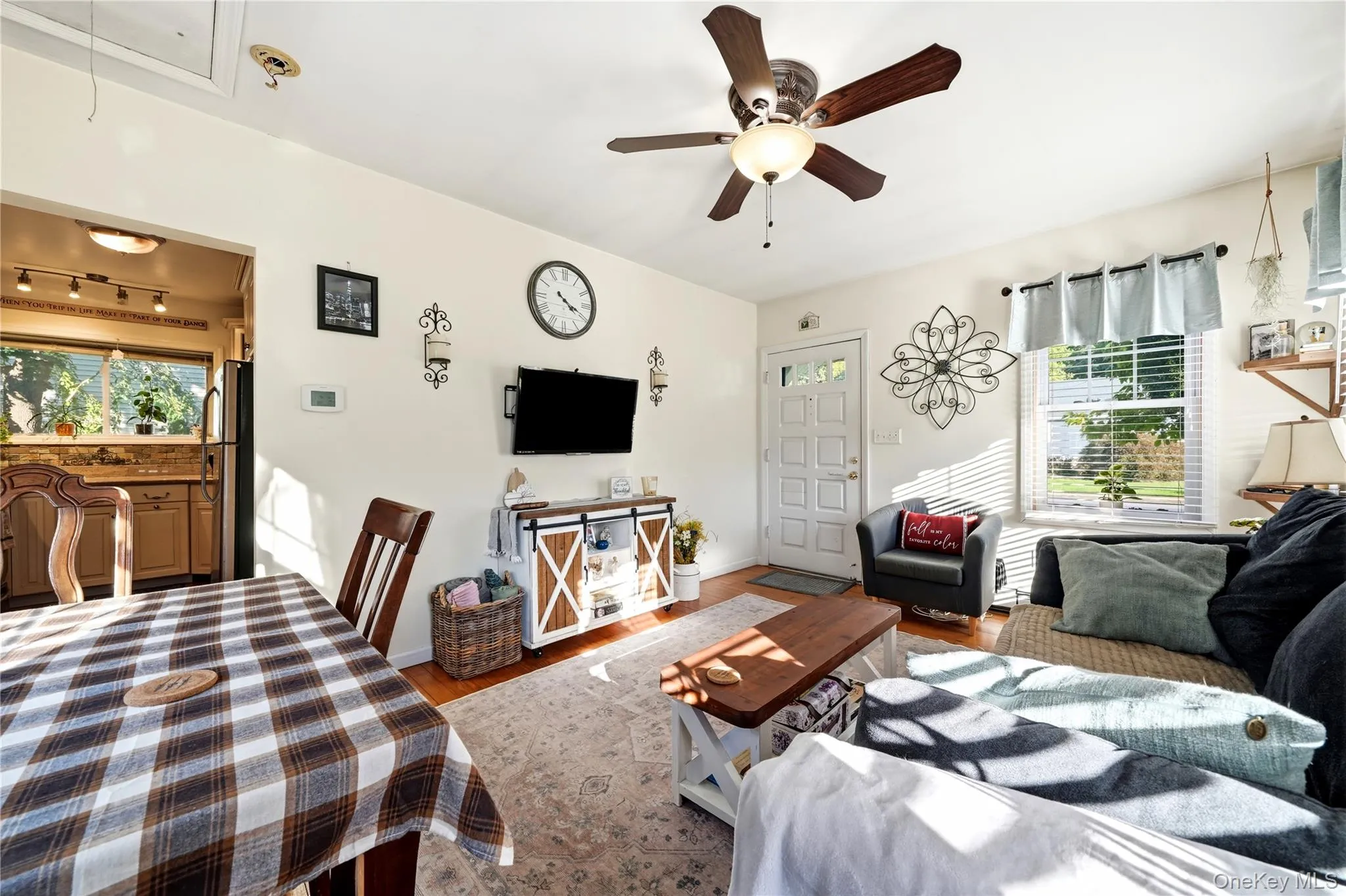 8 South Avenue, Smithtown, NY, 1 Bedroom Bedrooms, 4 Rooms Rooms,1 BathroomBathrooms,Residential,For Rent,South,0,1052134 8 South Avenue, Smithtown, NY, 1 Bedroom Bedrooms, 4 Rooms Rooms,1 BathroomBathrooms,Residential,For Rent,South,0,1052134
